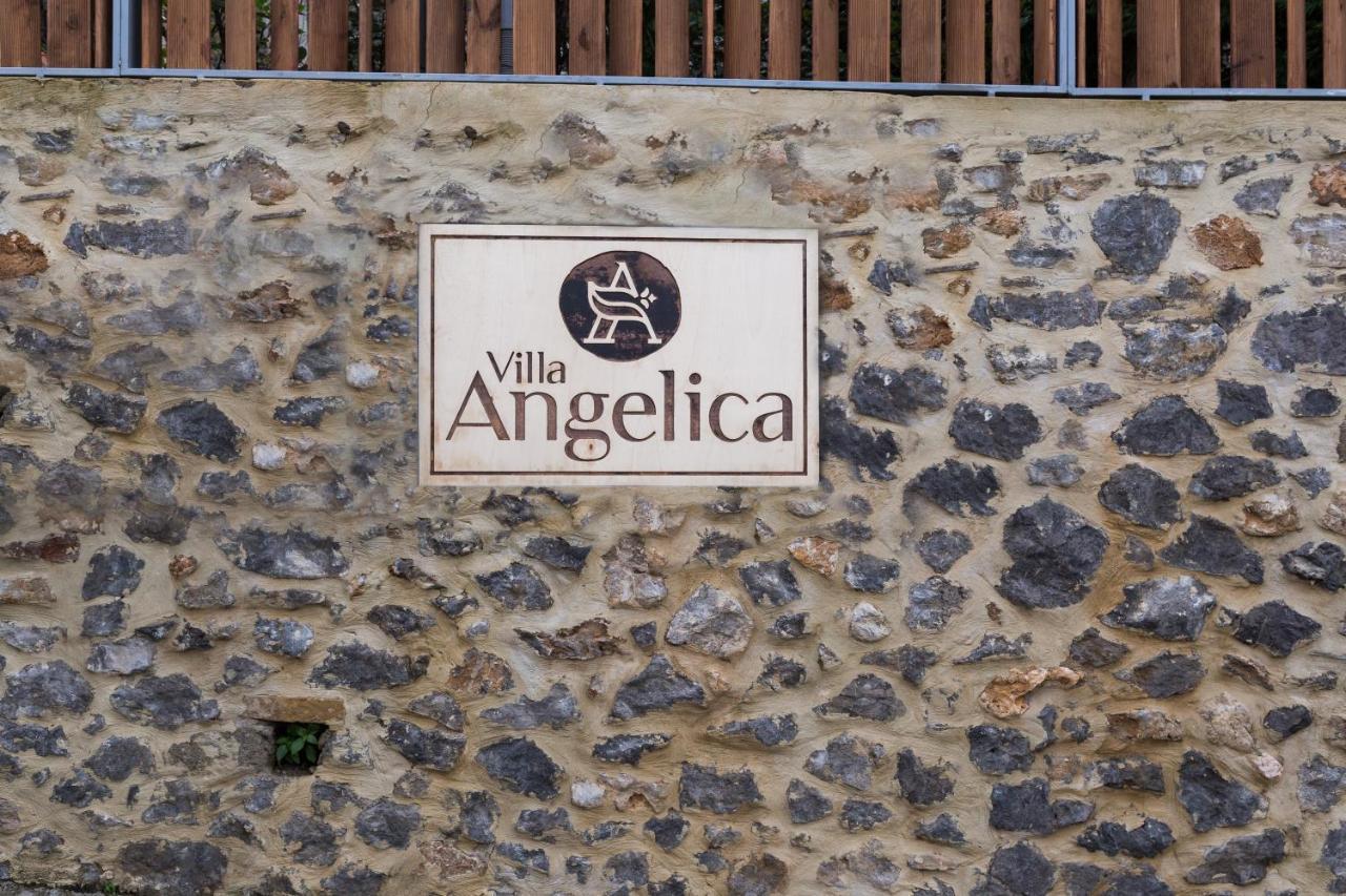 Angelica Villa Méronas